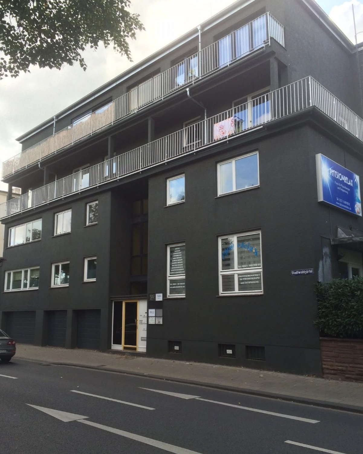 Bingener - Immobilien - Straße und schöne Häuser